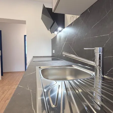 Great Location Near A93, A9 For Workers Apartman *