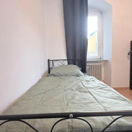 Great Location Near A93, A9 For Workers Apartman